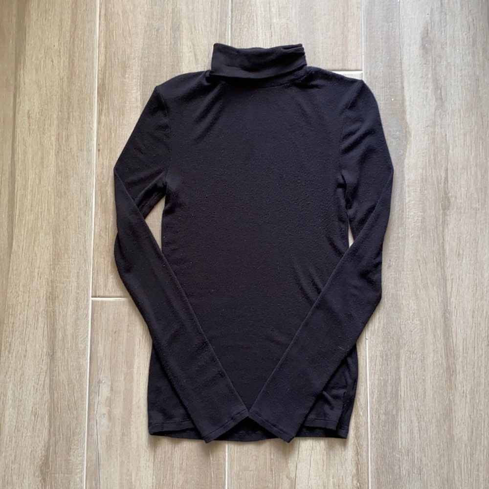 Gap black long sleeve turtleneck